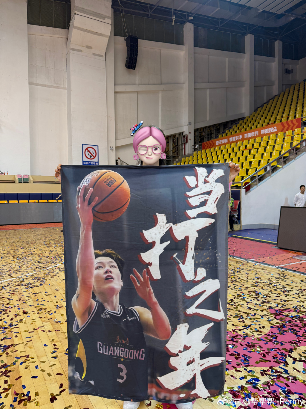 球队队长在比赛成死球时有权就裁判员的判罚提出疑义